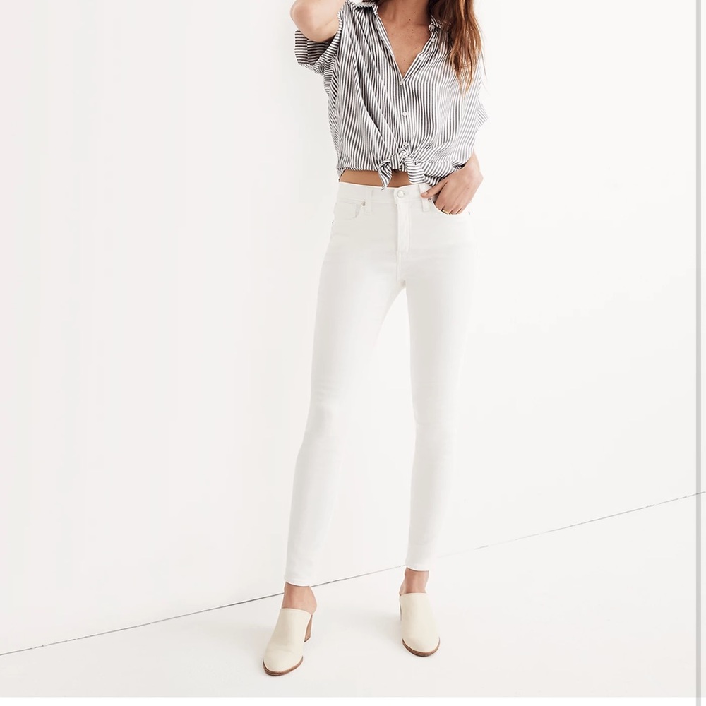 9" Mid-Rise Skinny Jeans in Pure White